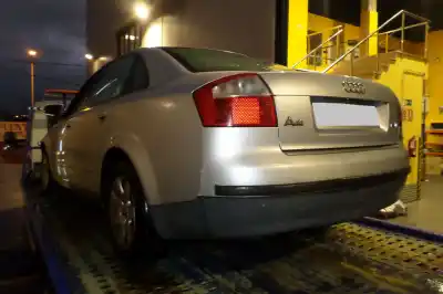 Veicolo di demolizione audi a4 berlina (8e) 1.9 tdi dell'anno 2001 alimentato awx