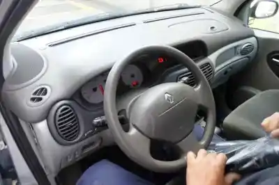 Здавання транспортного засобу renault scenic (ja..) 2.0 16v cat (f4r) року 2002 потужний f4r e747