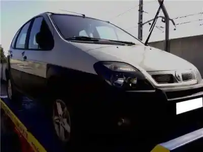 Scrapping Vehicle renault scenic rx4 (ja0) f4r744 of the year 2000 powered f4r744