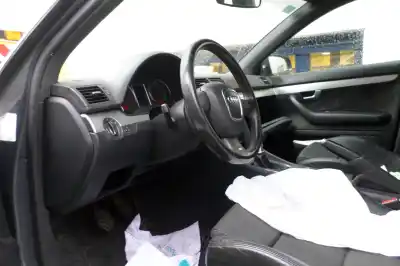 Veículo de Sucata audi a4 berlina 2.0 tdi do ano 2006 alimentado bre