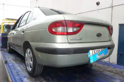 Véhicule à la ferraille renault                                            megane i fase 2 classic (la..)                                                                                                                                                                                                                             f9q                                                                                                                                                                                                                                                        de l'année 2002 alimenté f9q q7