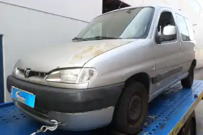 Veículo de Sucata PEUGEOT PARTNER (S2)  do ano 2002 alimentado WJZDW8