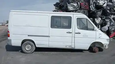 Veicolo di demolizione MERCEDES                                           SPRINTER 3-T FURGONETA (B903)                                                                                                                                                                                                                              312 D 2.9 (903.461 903.462 903.463)                                                                                                                                                                                                                        dell'anno 1999 alimentato 602.980