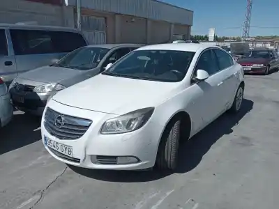 Véhicule à la ferraille OPEL INSIGNIA A SEDÁN (G09) 2.0 CDTI (69) de l'année 2010 alimenté A 20 DTH