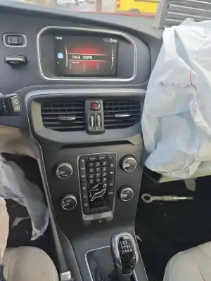 Scrapping Vehicle volvo v40 fastback (525) d2 of the year 2016 powered d4204t8