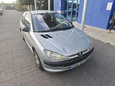 Veículo de Sucata peugeot 206 fastback (2a/c) 1.4 hdi eco 70 do ano 2002 alimentado 8hx