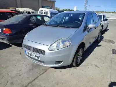 Véhicule à la ferraille FIAT GRANDE PUNTO (199_)  de l'année 2009 alimenté 199 A2.000