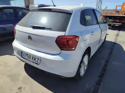Veicolo di demolizione VOLKSWAGEN POLO VI (AW1, BZ1, AE1)  dell'anno 2017 alimentato CHZL