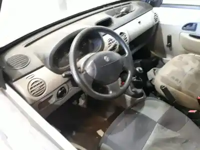 Sloopvoertuig renault kangoo (f/kc0) alize van het jaar 2006 aangedreven f8q632