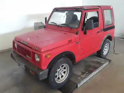Véhicule à la ferraille suzuki samurai (sj) hardtop de l'année 1985 alimenté f10a