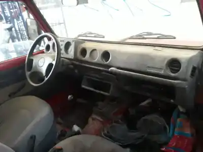 Véhicule à la ferraille suzuki samurai (sj) hardtop de l'année 1985 alimenté f10a