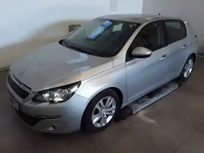 Véhicule à la ferraille peugeot 308 active de l'année 2015 alimenté 9h06