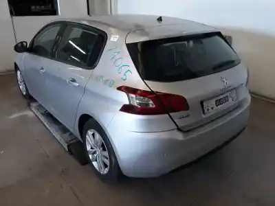 Véhicule à la ferraille peugeot 308 active de l'année 2015 alimenté 9h06