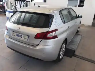 Véhicule à la ferraille peugeot 308 active de l'année 2015 alimenté 9h06