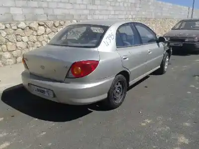 Veículo de Sucata kia rio ls berlina do ano 2001 alimentado a5d