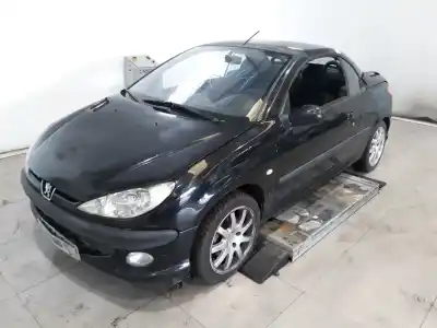 Véhicule à la ferraille peugeot 206 cc 2.0 16v de l'année 2001 alimenté rfn