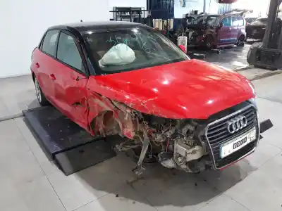 Veículo de Sucata AUDI A1 SPORTBACK (8XA) Attraction do ano 2014 alimentado CAYB