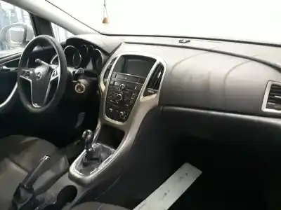 Veicolo di demolizione opel                                               astra j lim.                                                                                                                                                                                                                                               enjoy                                                                                                                                                                                                                                                      dell'anno 2011 alimentato a13dte