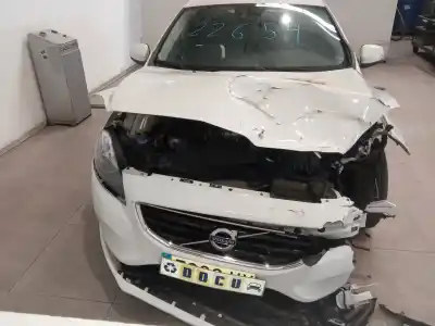 Veículo de Sucata volvo v40 kinetic do ano 2014 alimentado d4162t