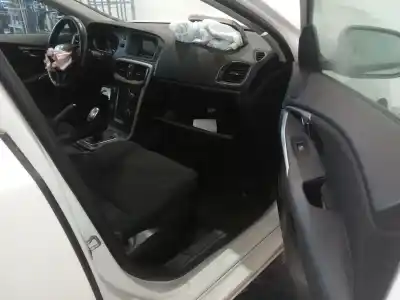 Veículo de Sucata volvo v40 kinetic do ano 2014 alimentado d4162t