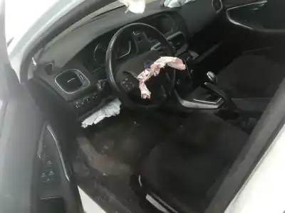 Veículo de Sucata volvo v40 kinetic do ano 2014 alimentado d4162t