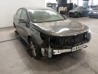 Véhicule à la ferraille RENAULT LATITUDE Privilege de l'année 2011 alimenté M9R T8