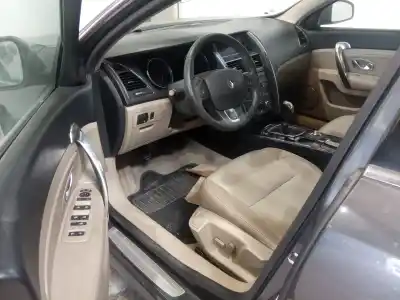 Véhicule à la ferraille renault latitude privilege de l'année 2011 alimenté m9r t8