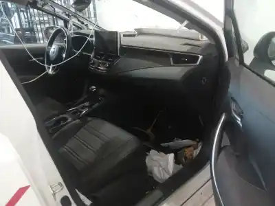 Veicolo di demolizione toyota corolla (e21) hybrid active dell'anno 2023 alimentato 2zr