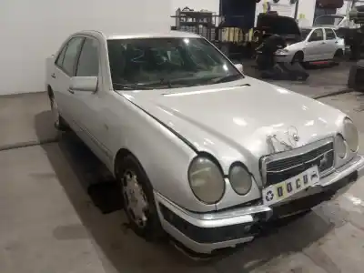 Veículo de Sucata MERCEDES CLASE E (W210) BERLINA DIESEL  do ano 1997 alimentado D606962