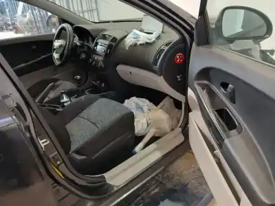 Veicolo di demolizione kia cee'd fastback (ed) 1.4 dell'anno 2008 alimentato g4fa