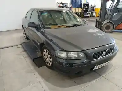 Veículo de Sucata volvo s60 i (384) d5 do ano 2001 alimentado d 5244 t,d 5244 t5