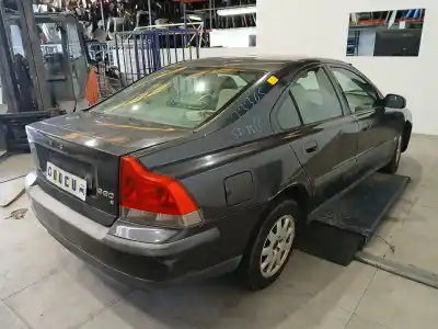 Veículo de Sucata volvo s60 i (384) d5 do ano 2001 alimentado d 5244 t,d 5244 t5