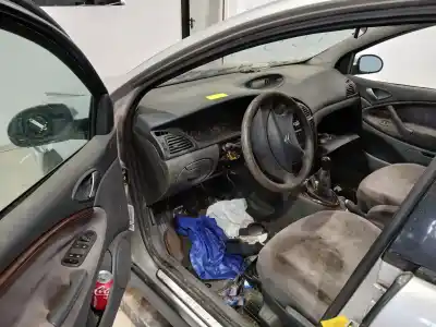 Véhicule à la ferraille citroen c5 i (dc_) 1.8 16v (dc6fzb, dc6fze) de l'année 2001 alimenté 6fz (ew7j4)