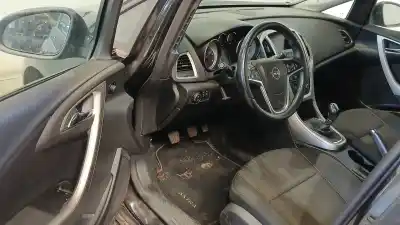 Sloopvoertuig OPEL ASTRA J SPORTS TOURER (P10)  van het jaar 2011 aangedreven A17DTR