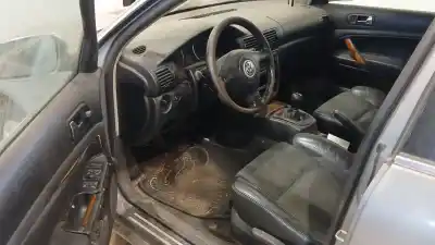Veicolo di demolizione VOLKSWAGEN PASSAT B5.5 (3B3)  dell'anno 2002 alimentato AVF