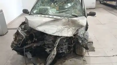 Veículo de Sucata renault clio ii (bb_, cb_) 1.5 dci (b/cb07) do ano 2003 alimentado k9k700