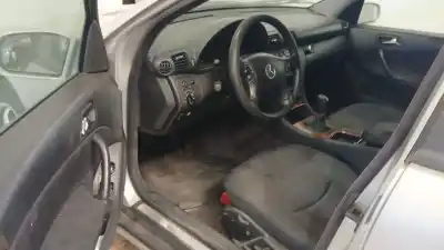 Scrapping Vehicle MERCEDES-BENZ CLASE C (W203)  of the year 2004 powered OM 611.962