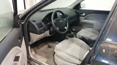 Veicolo di demolizione FORD MONDEO III SEDÁN (B4Y)  dell'anno 2001 alimentato D6BA
