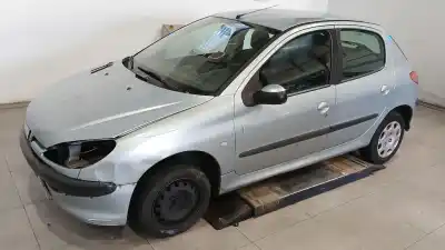 Veículo de Sucata peugeot 206 fastback (2a/c) 1.4 hdi eco 70 do ano 2004 alimentado 8hz