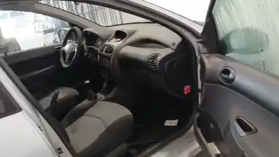 Veículo de Sucata peugeot 206 fastback (2a/c) 1.4 hdi eco 70 do ano 2004 alimentado 8hz