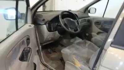 Verschrottungsfahrzeug RENAULT SCÉNIC I MONOSPACE (JA0/1_, FA0_)  des Jahres 2000 angetrieben F9Q740