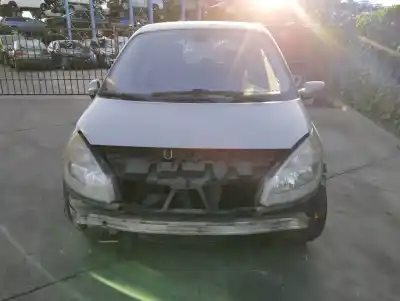 Scrapping Vehicle renault scenic ii authentique of the year 2003 powered f9q d8