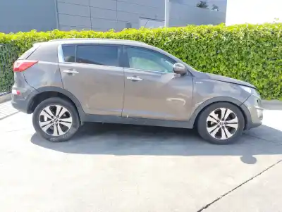Veicolo di demolizione kia sportage emotion 4x4 dell'anno 2010 alimentato d4ha
