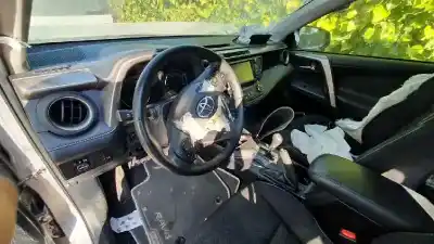 Veículo de Sucata toyota rav 4 advance hybrid do ano 2015 alimentado 2arfxe