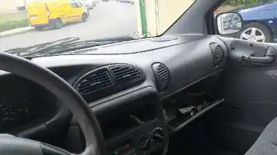 Veículo de Sucata chrysler voyager (gs) 2.5 td do ano 2000 alimentado 425clirsx