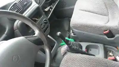 Veículo de Sucata chrysler voyager (gs) 2.5 td do ano 2000 alimentado 425clirsx