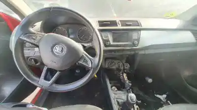 Veículo de Sucata skoda fabia like do ano 2016 alimentado chyb