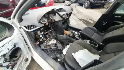 Sloopvoertuig peugeot 207 confort van het jaar 2006 aangedreven 9h02