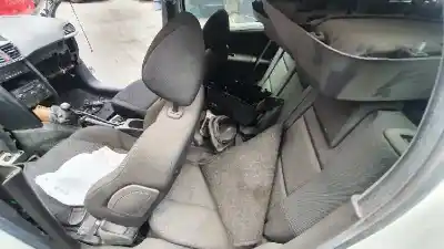 Sloopvoertuig peugeot 207 confort van het jaar 2006 aangedreven 9h02