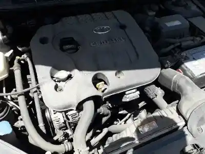 Vehicul casat kia magentis emotion al anului 2006 alimentat d4ea